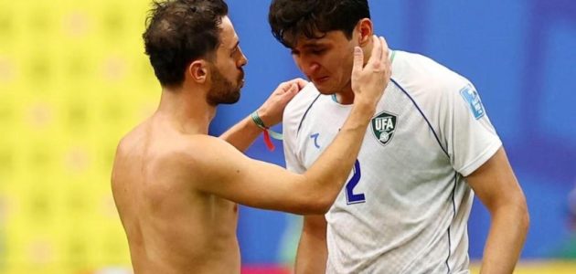 خوسانوف يبكي بعد اقتراب خروج أوزبكستان من المونديال