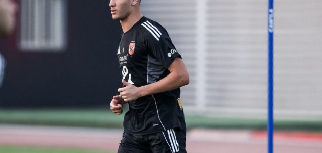 الأهلي يطالب عموتة بحسم مصير أشرف داري